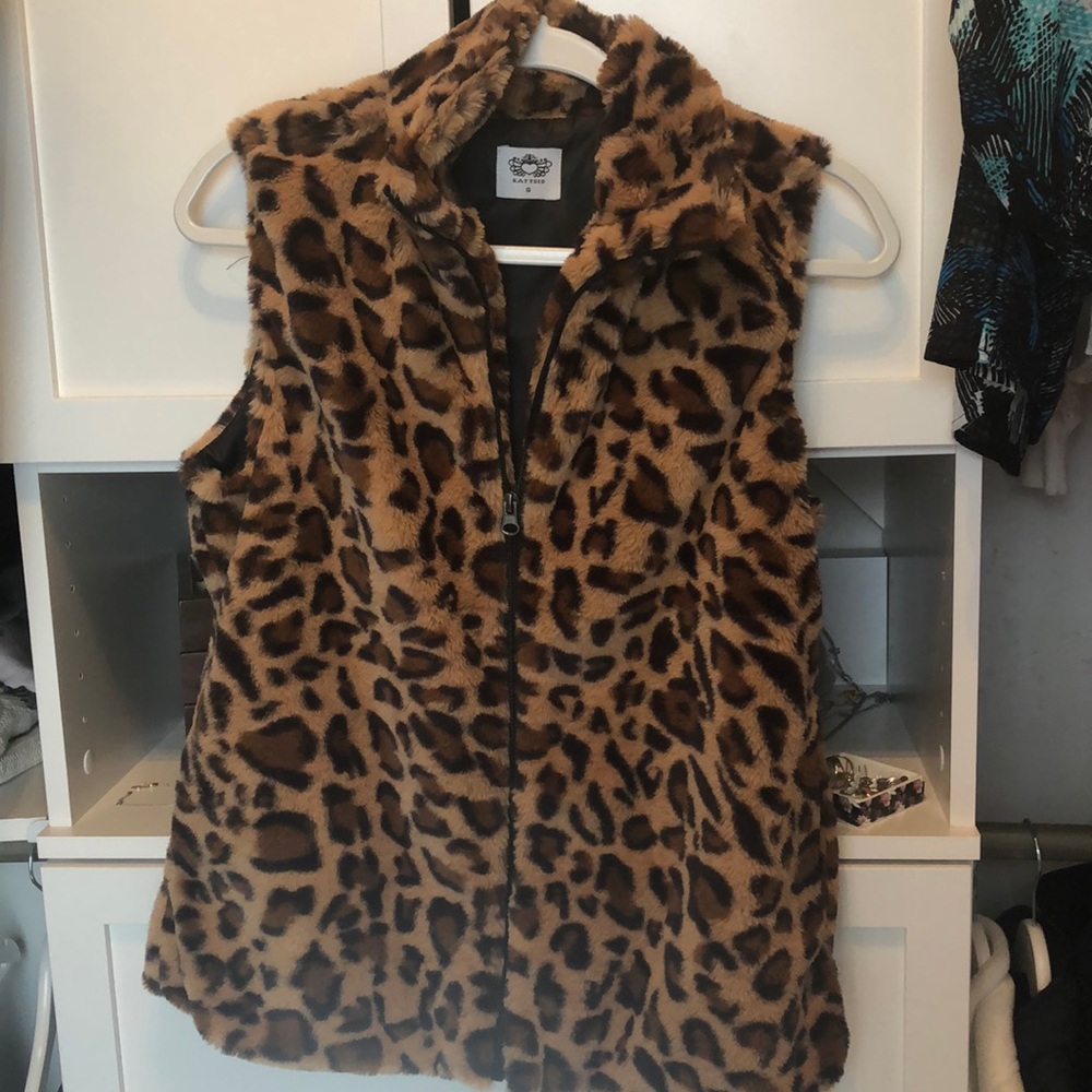 Boutique leopard vest small